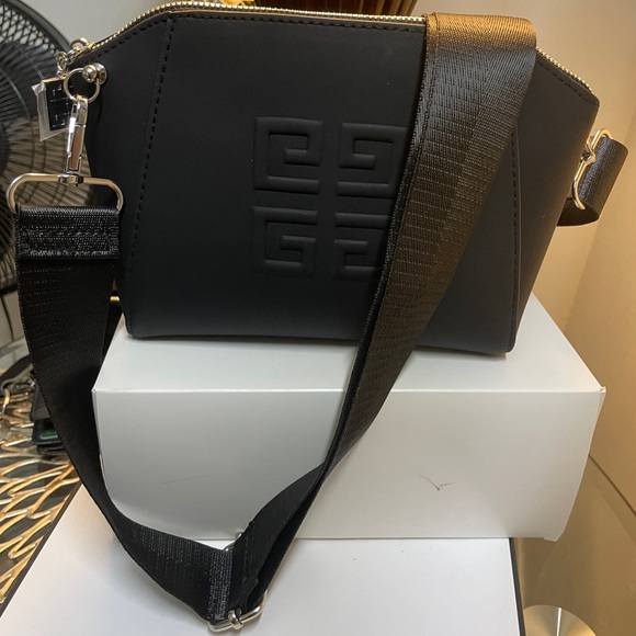 Givenchy - Picture 6 of 10